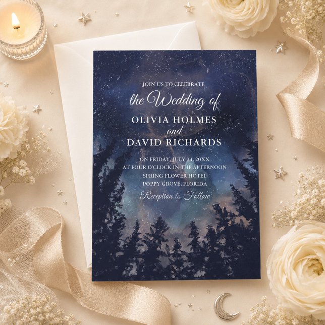 Himmlig stjärnklar skog bröllopsinbjudan inbjudningar (Celestial Starry Night Forest Wedding Invitation on an elegant celestial wedding table)