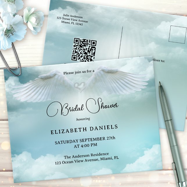 Himmliga välsignelser Ängel Bröllopsdusch-inbjudan Vykort (Bridal shower invitation postcard featuring a heavenly scene with dream clouds and angel wings)