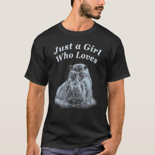Hippo nära Bild med Text Bara en flicka T Shirt