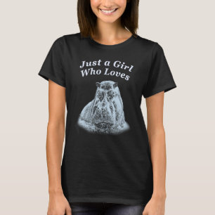 Hippo nära Bild med Text Bara en flicka T Shirt