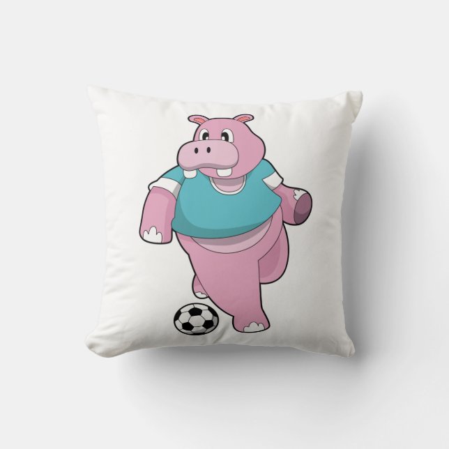 Hippo som fotbollsspelare med scen.PNG Kudde (Framsida)