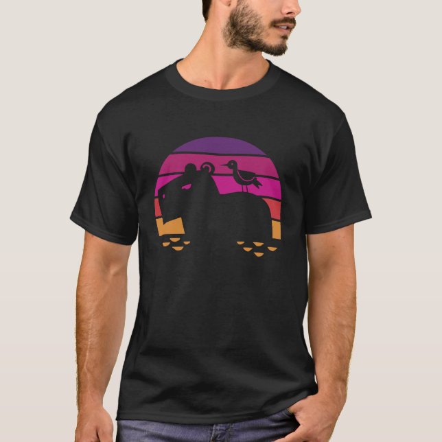 Hippo with bird on the back  colourful rainbow mot t shirt (Framsida)