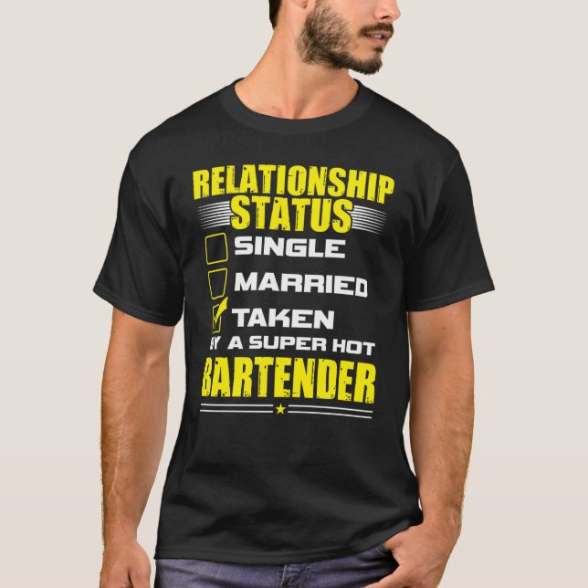 His and Her  Idea Bartender Relationship Status T Shirt (Framsida)