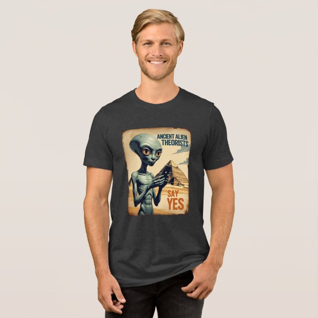 Historik över antika alien Pyramid T Shirt (Framsida Full)