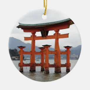 Historisk grind i fjärden av Miyajima, Japan Julgransprydnad Keramik
