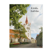 Historisk kyrka och gata i Cesis, Lettland