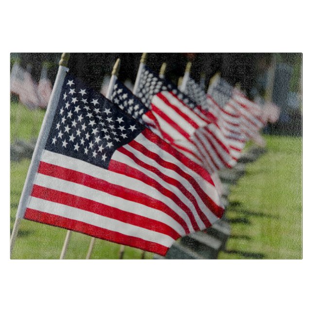 Historisk militär kyrkogård med US-flaggor (Framsidan)
