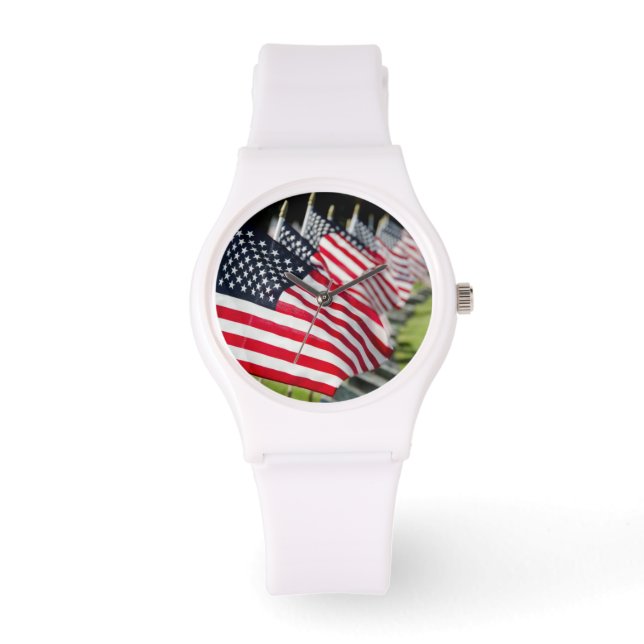 Historisk militärkyrkogård med amerikanska flaggor armbandsur (Framsida)