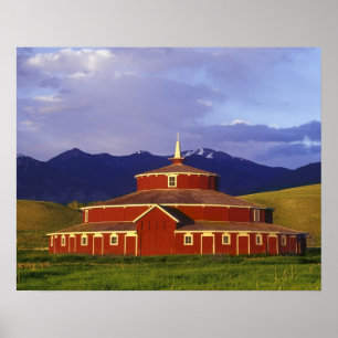 Historisk rund ladugård vid Twin Bridges Montana Poster