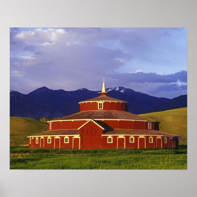Historisk rund ladugård vid Twin Bridges Montana Poster (Framsidan)