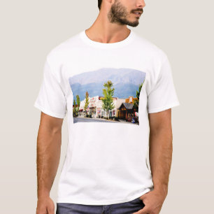 Historiska butiker på natten på Main Street Tee Shirt