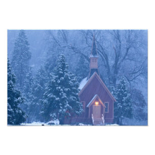 Historiska Yosemite Valley Chapel under kraftigt Fototryck
