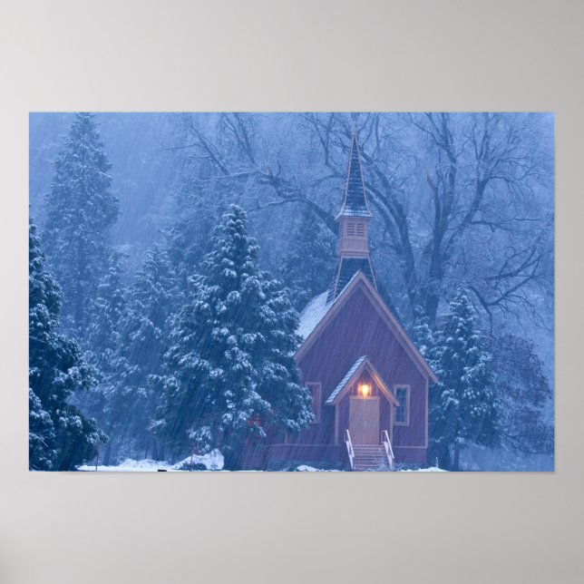 Historiska Yosemite Valley Chapel under kraftigt Poster (Framsidan)