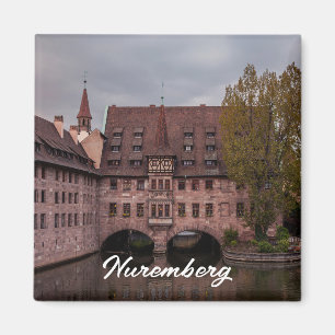Historiskt byggnad vid solnedgången i Nürnberg, Ty Magnet
