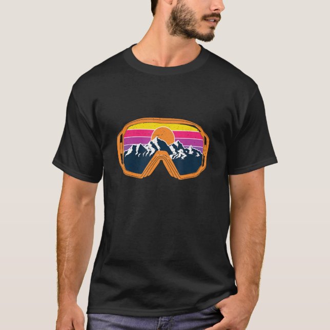 Hit the Slopes in Style with these Retro Skiing Go T Shirt (Framsida)