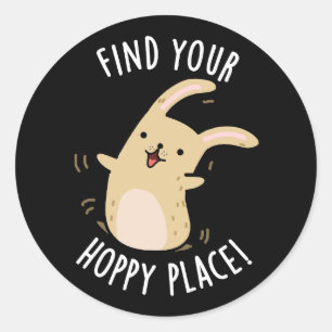 Hitta din Hoppy Ställe Funny Rabbit Pun Mörk BG Runt Klistermärke