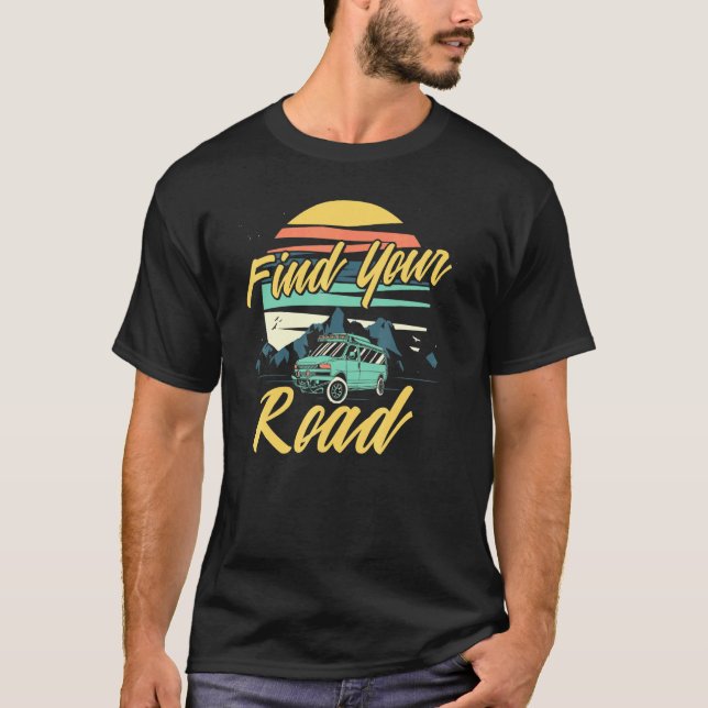 Hitta ditt vanliga liv på vägen - Vandwelling Van  T Shirt (Framsida)