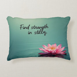 Hitta styrka i Stillness - inspiration Prydnadskudde