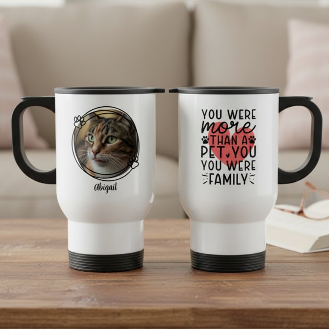 Hjälplöst Kattminne Du Var Familj Foto Resemugg (Pet photo memorial travel mug for the grieving cat mom — a thoughtful Christmas gift idea for her.)