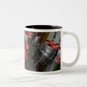 Hjälpmotorerna av det Soyuz TMA-14 rymdskepp 2 Två-Tonad Mugg