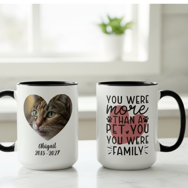 Hjältesamma husdjurs minnesfoto Kärleksfullt minne Mugg (More than a pet you were family cat mug — heartfelt memorial gift idea for the cat dad in your life)