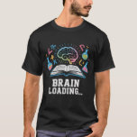 Hjärnbelastning T-Shirt | Back to school Science T<br><div class="desc">Hjärnbelastning T-Shirt | Back to school Science Tee | Färgstark Roligt- och hjärndesign för Studenter & lärare - Har en levande hjärnillustration över ett öppet bok med färgstarka kemi-flaskor. Perfekt för Back to school - Idealisk för studenter, lärare och vetenskapsentusiaster som återvänder till klassen. STEM-Inspired Apparel - Underbar för matematik,...</div>