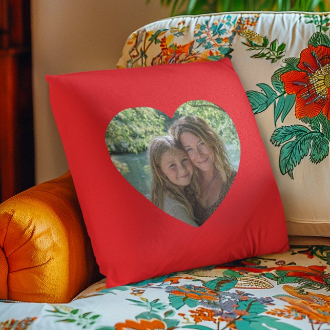 Hjärta Form Foto Ljust Rött Kudde (Heart Shape Photo Bright Red Throw Pillow)