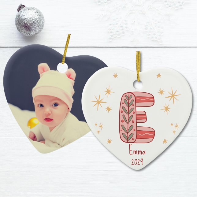 Hjärta första julen Flicka med inledande E Julgransprydnad Keramik (Heart First Christmas Baby Girl with Initial E Ceramic Ornament)