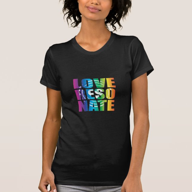hjärta-logotyp-regnbåge tee shirt (Framsida)