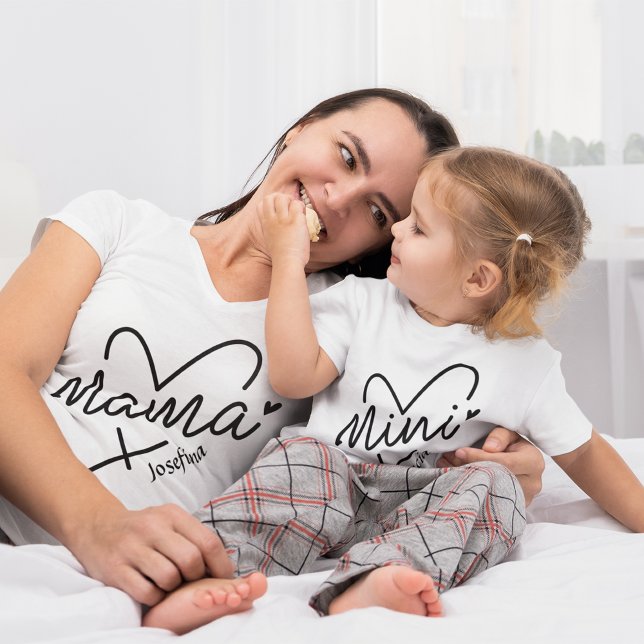 Hjärta Mamma med anpassad namnmatchning T Shirt (Heart Mama with custom name matching T-Shirt)