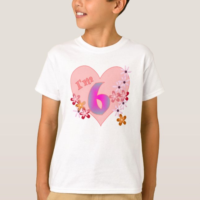 Hjärta och blommor för flicka6efödelsedag rosa t shirt (Framsida)