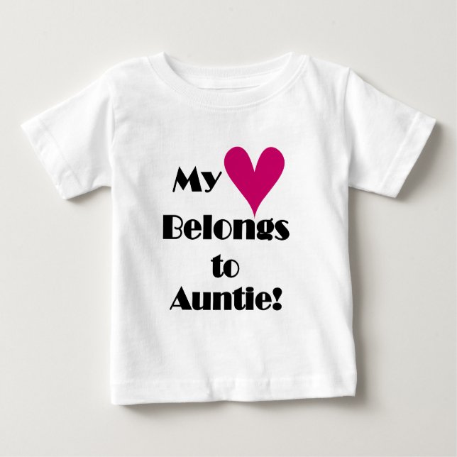 Hjärta Tillhör till Auntie Tshirts och Gifts (Framsida)