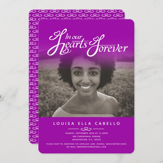 Hjärtar mot rosa lila begravning inbjudan (Fram/baksida)