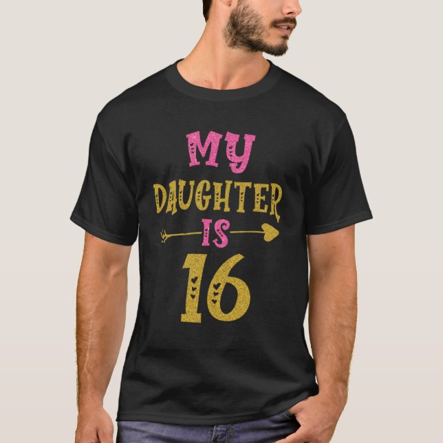 Hjärter 16:e dagen för dottern från Mamma Pappa T Shirt (Framsida)