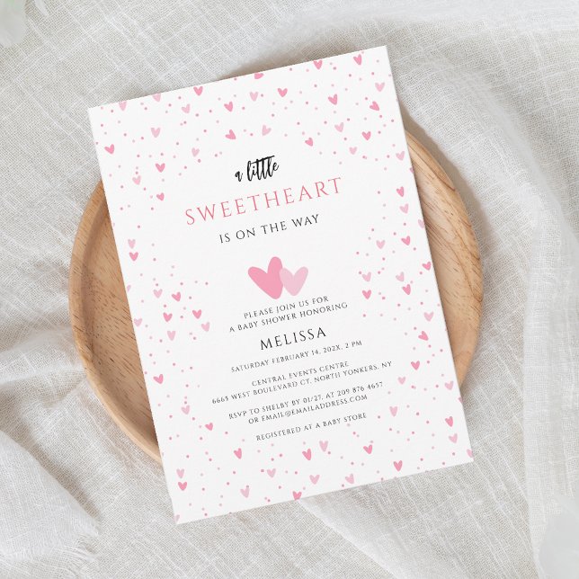 Hjärter i vattenfärg Äldre babybabyskor Inbjudningar (Pink Hearts Girl Baby Shower Invitation)