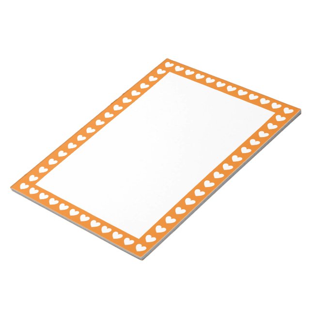 Hjärter runt anteckningsblock (Vinklad)