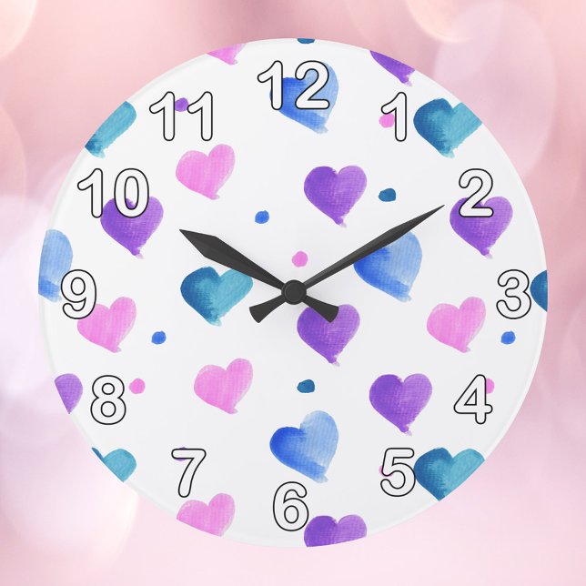 Hjärter Vattenfärgpunkter Rosa Blue Lila Stor Klocka (A clock with watercolor hearts and polka dots in pink, blue and purple.)