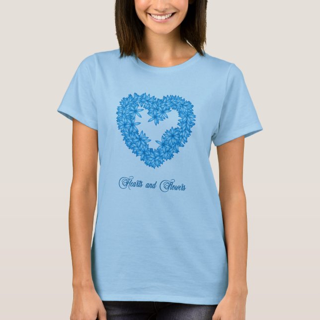 Hjärtformade krans av blommor, Pastellblått T Shirt (Framsida)