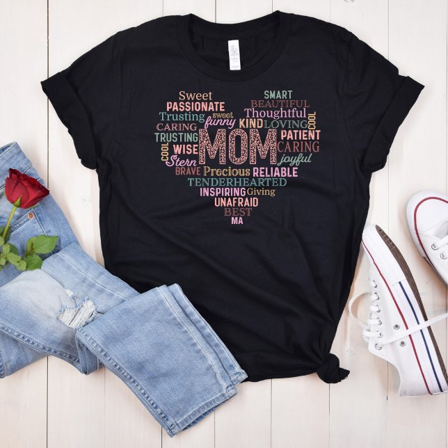 Hjärtformade Lettering Mamma Affirmations T Shirt (Heart Shaped Lettering Mom's Affirmations T-Shirt surrounded with a jeans a red rose and shoes.)