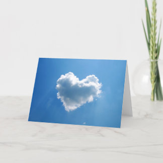 Hjärtformade moln i himlar kort