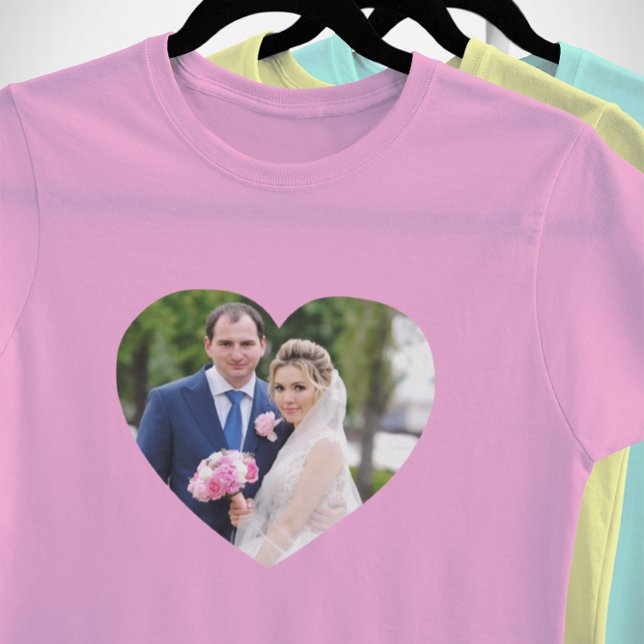Hjärtformat bröllopsfoto t shirt (Create your own heart shaped photo tee.)