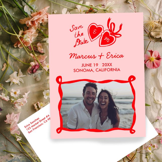 Hjärtlås Anpassningsbar Foto Initialer Spara datum Vykort (Heart Locket Custom Photo Initials Save the Date Postcard
Red Pink)