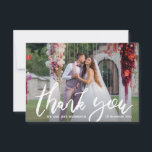 Hjärtligt tack för att du penselerar fotokortet br<br><div class="desc">En dubbla med trendigets penselskript sidade med en underbar brud och ett fint groomfoto. Du kan anpassa tackmeddelandet längst bak,  i texten och i bilder.</div>