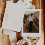 Hjärtmanus Spara datum ankomst anmälan fotokort Datumet<br><div class="desc">Detta minimalistiska och moderna kort för bröllopsinbjudan med fotovisning har en handskriven hjärt detalj för det perfekta sättet att informera dina vänner och familj om ditt kommande bröllop.</div>