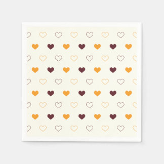 Hjärtmönster med orangea och bruna hjärtan pappersservett