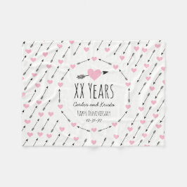 Hjärtor och pilpersonligbröllopsdag fleecefilt