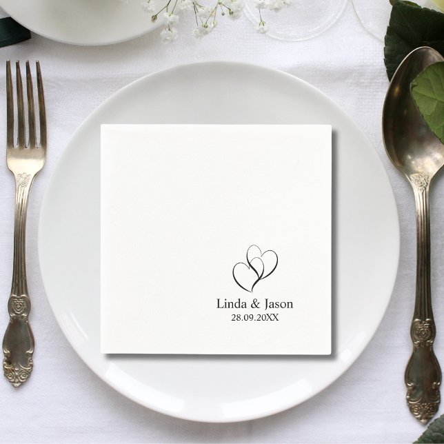 Hjärtrymmad Elegant Personlig Bröllopsdrink Pappersservett (Heart shaped elegant cocktail napkins add romantic charm with your names to wedding drinks.)