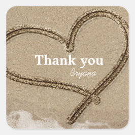 Hjärtstrandbröllopsdekal på sand fyrkantigt klistermärke
