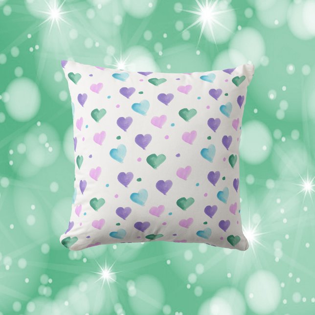 Hjärtvattenfärg Mönster Rosa Blue Lila Grönt Kudde (A throw pillow with water color hearts and polka dots done in pink, blue, purple and green.)