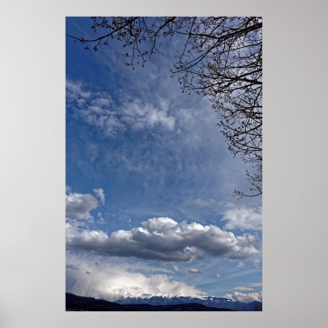 Hjord av moln över Fagarasbergen Rumänien Poster (Framsidan)
